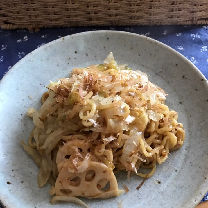 レタスとレンコンのマヨソース焼きそば